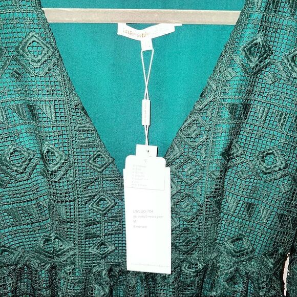 Little White Lies For UO Abi Geo Lace Dress NWT Medium - Picture 8 of 10